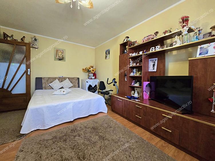 Apartament cu 2 camere decomandat în Micro 18