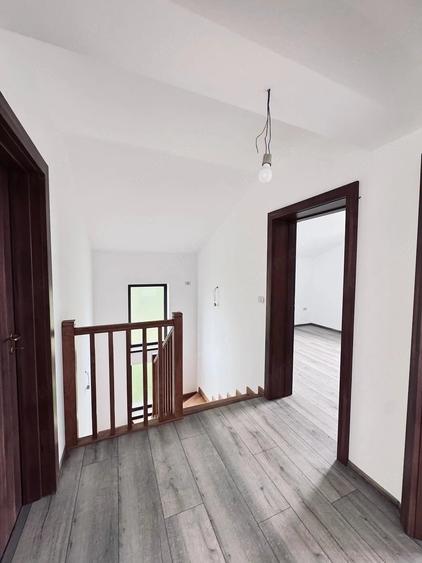 AV700 Duplex 5 camere, Chisoda, la asfalt, zona linistita, P+1E - 1
