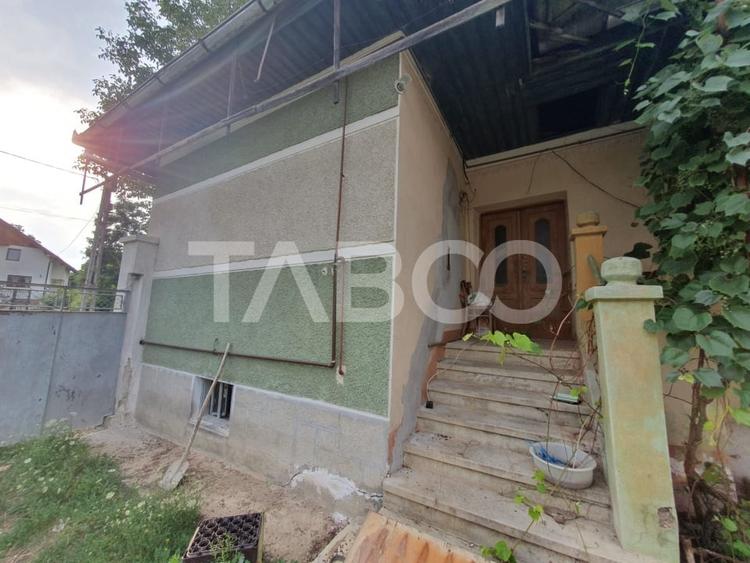 Casă individuală cu 3 camere cu Canalizare în Mândra