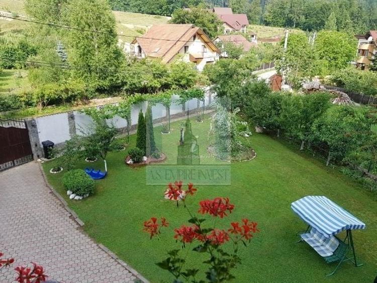 Casă individuală cu 10 camere cu Canalizare în Dâmbul Morii