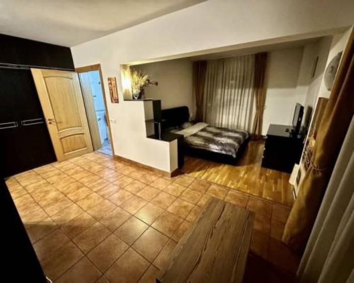 Apartament cu 3 camere decomandat în Alexandru Obregia