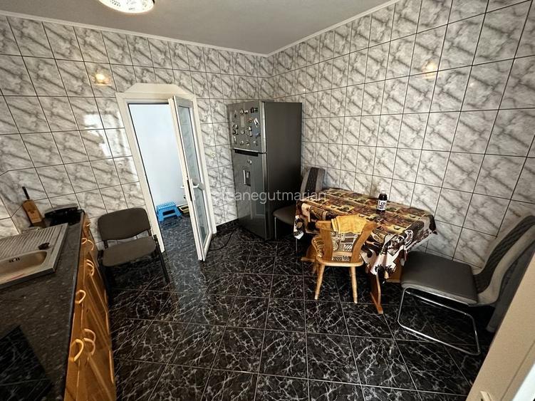 Apartament 3 camere de inchiriat