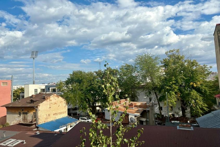 Apartament cu 4 camere decomandat, mobilat în Dorobanți