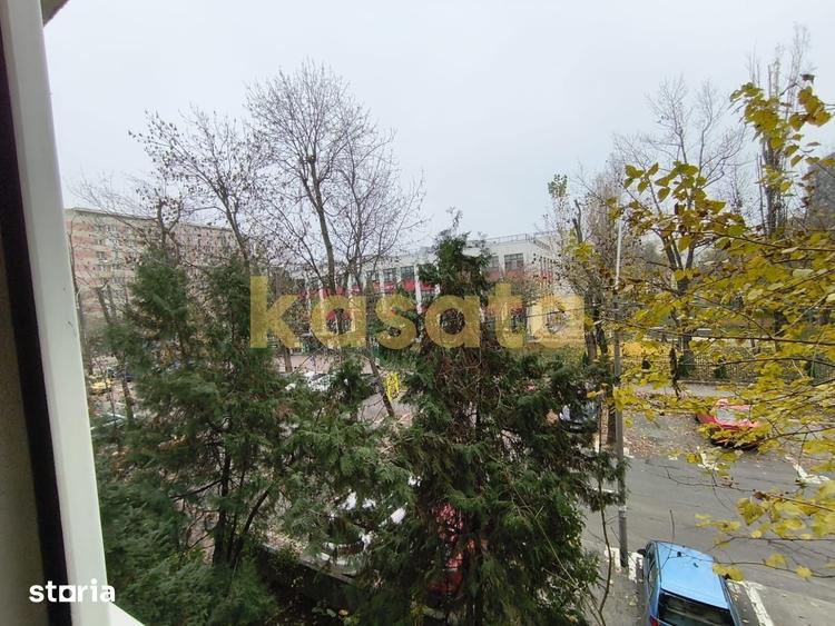Apartament cu 3 camere semidecomandat în Titan