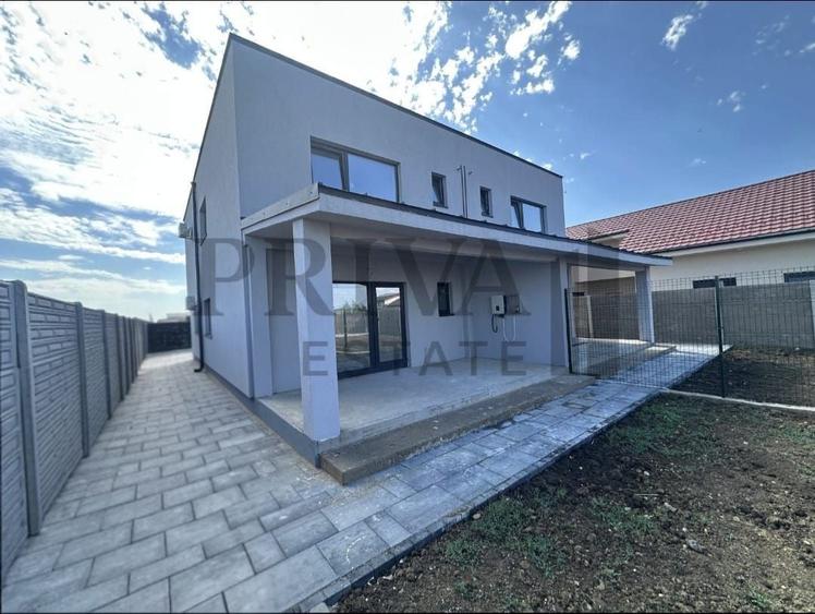 Duplex cu 4 camere cu Canalizare în Moșnița Nouă