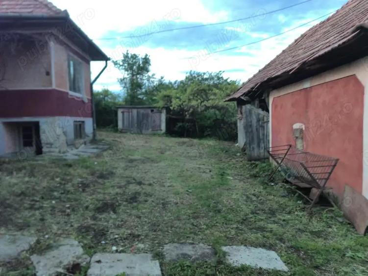 Casă cu 3 camere în Ceanu Mic