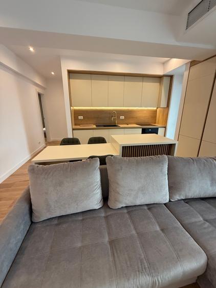 Apartament cu 3 camere decomandat în Băneasa