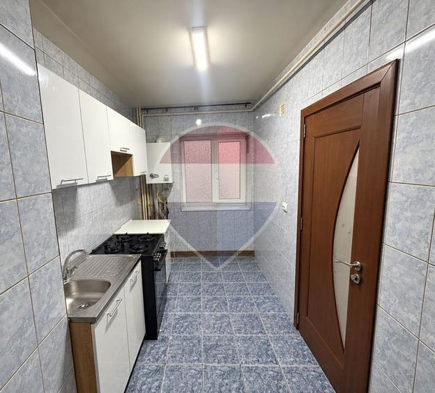 Apartament cu 3 camere decomandat, mobilat în Zețarilor