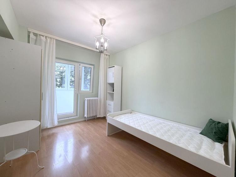 Apartament cu 4 camere semidecomandat, mobilat în Tei