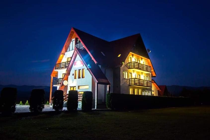 Hotel/Pensiune, de 30 mp, în Vânători-Neamț