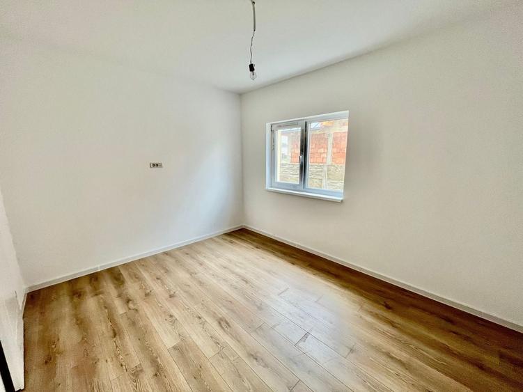 Duplex cu 3 camere cu Canalizare în Moșnița Nouă