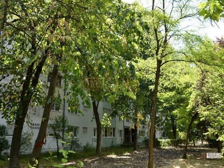 Apartament cu 3 camere semidecomandat, mobilat în Circumvalațiunii