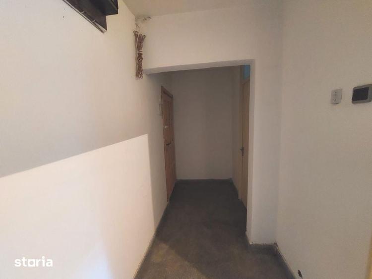 Apartament cu 3 camere semidecomandat în Brazda lui Novac