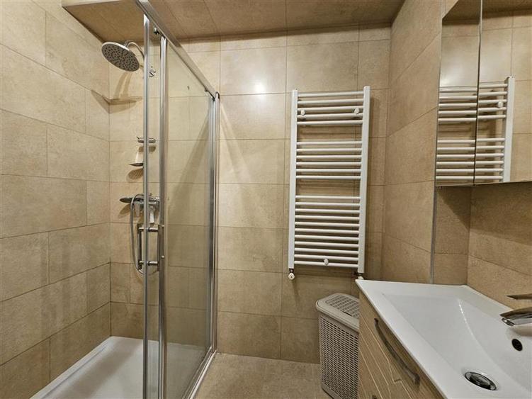 Apartament cu 2 camere semidecomandat, mobilat în Schei