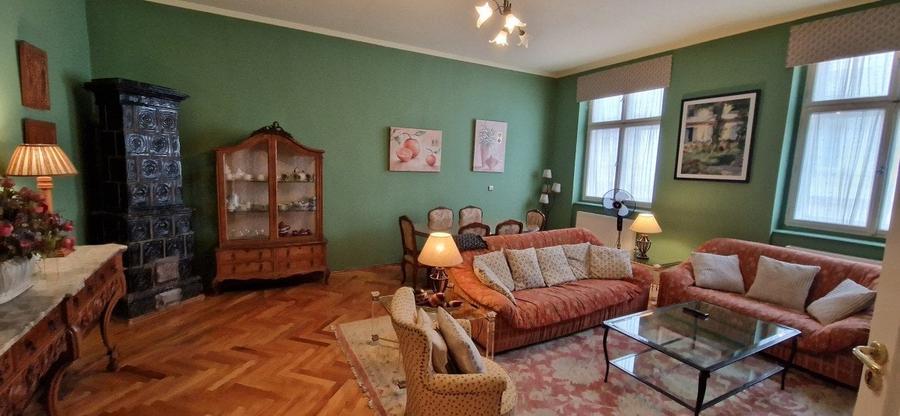 Apartament cu 3 camere, mobilat în Central
