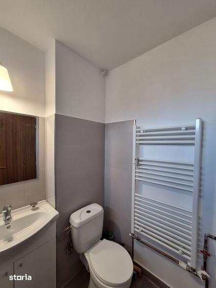 Apartament cu 2 camere semidecomandat, mobilat în Pajura