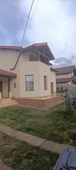 Casă individuală cu 5 camere decomandat cu Canalizare în Moșnița Veche