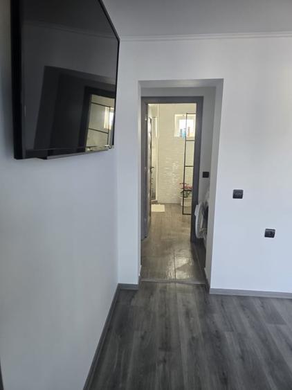 Casă individuală cu 5 camere cu Canalizare în Vest