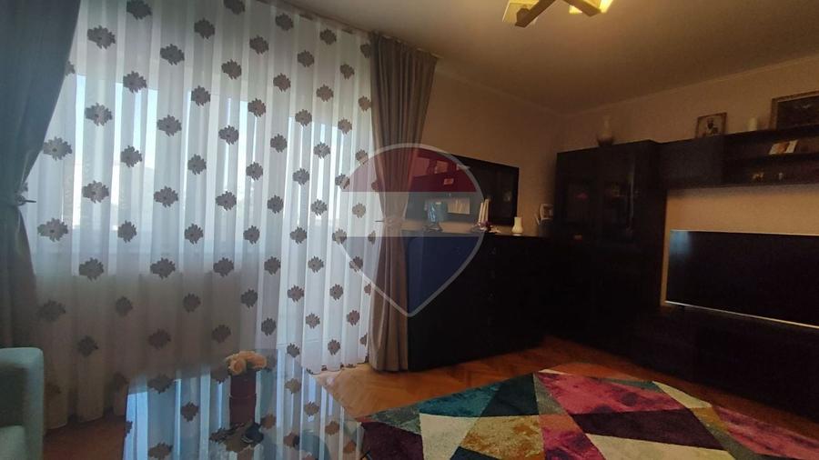 Apartament cu 3 camere decomandat, mobilat în Calea Aradului