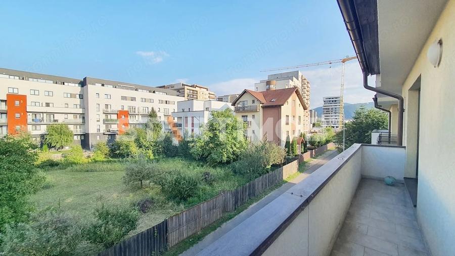 Apartament cu 3 camere decomandat în Tractorul