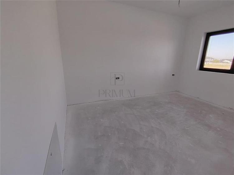 Duplex cu 4 camere cu Canalizare în Moșnița Nouă
