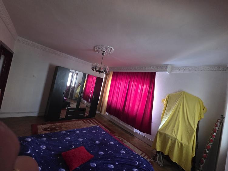 Apartament cu 4 camere decomandat în Central