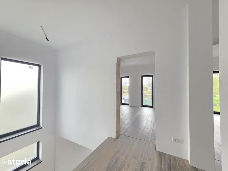 Casă cu 4 camere cu Teren 450 Mp în Stupini