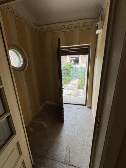 Casă individuală cu 6 camere cu Teren 400 Mp în Traian