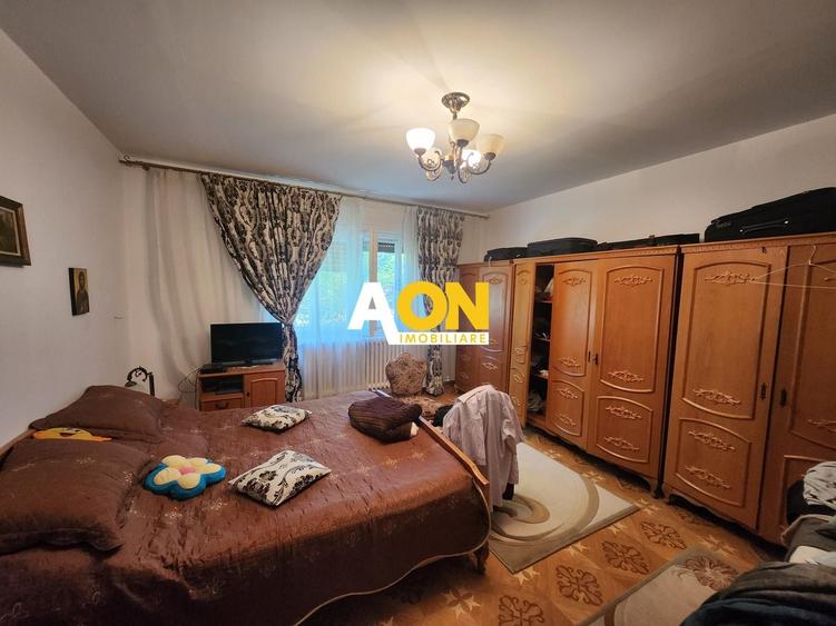 Casă individuală cu 5 camere cu Canalizare în Cetate