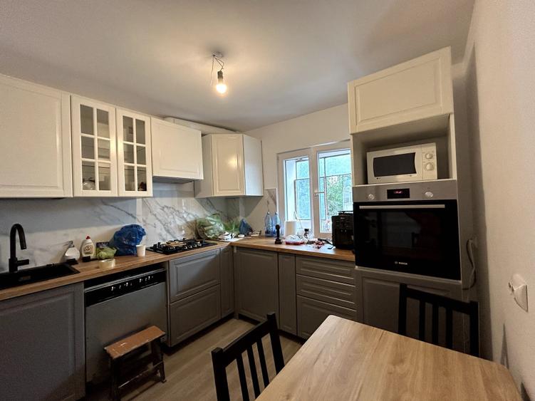 Apartament cu 3 camere decomandat în Crângași