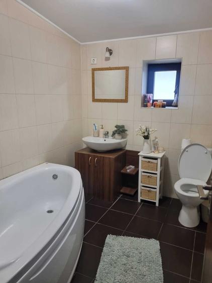 Casă cu 4 camere cu Teren 225 Mp în Domnești