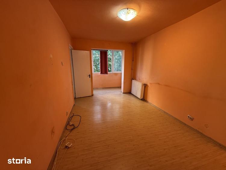 Apartament cu 3 camere semidecomandat în Șagului
