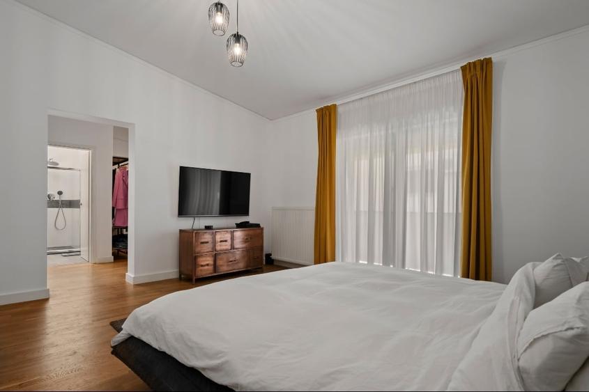 Casă cu 5 camere cu Canalizare în Central