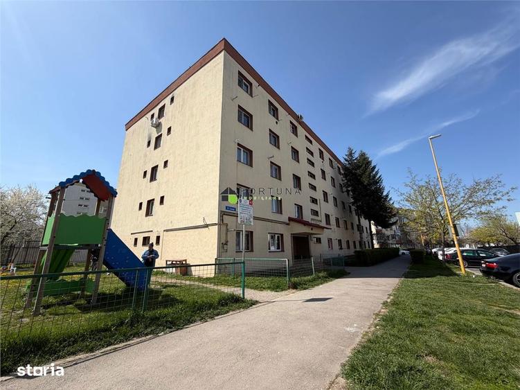 Garsonieră în Est