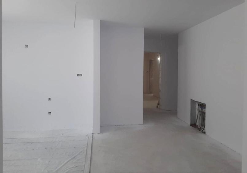 Apartament cu 3 camere decomandat în Noua