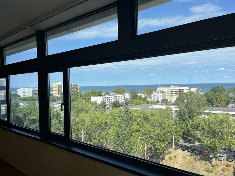 Penthouse cu 6 camere decomandat, mobilat în Central