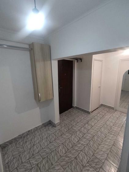 Apartament cu 3 camere decomandat în Ștefan cel Mare