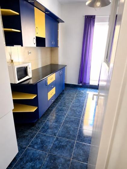 Apartament cu 3 camere decomandat în Astra