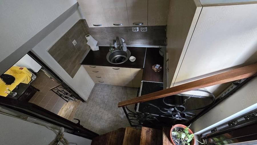 Garsonieră decomandată în Romană