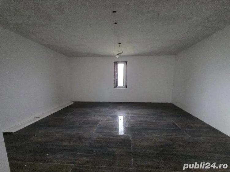 Casă cu 4 camere cu Teren 1700 Mp în Școlilor