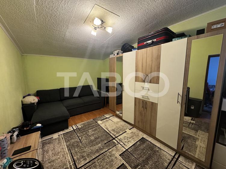 Apartament cu 3 camere decomandat, mobilat în Orașul de Jos