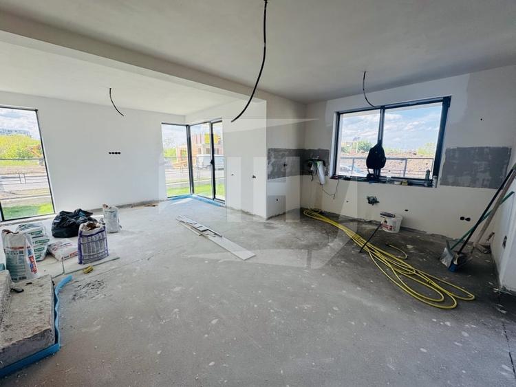 Duplex cu 4 camere cu Canalizare în Bună Ziua