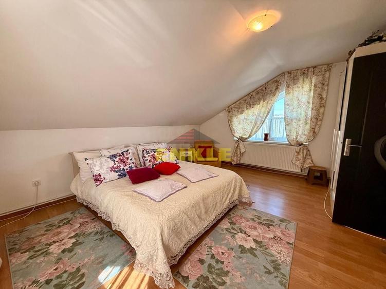 Casă individuală cu 4 camere cu Teren 1800 Mp în Periferie