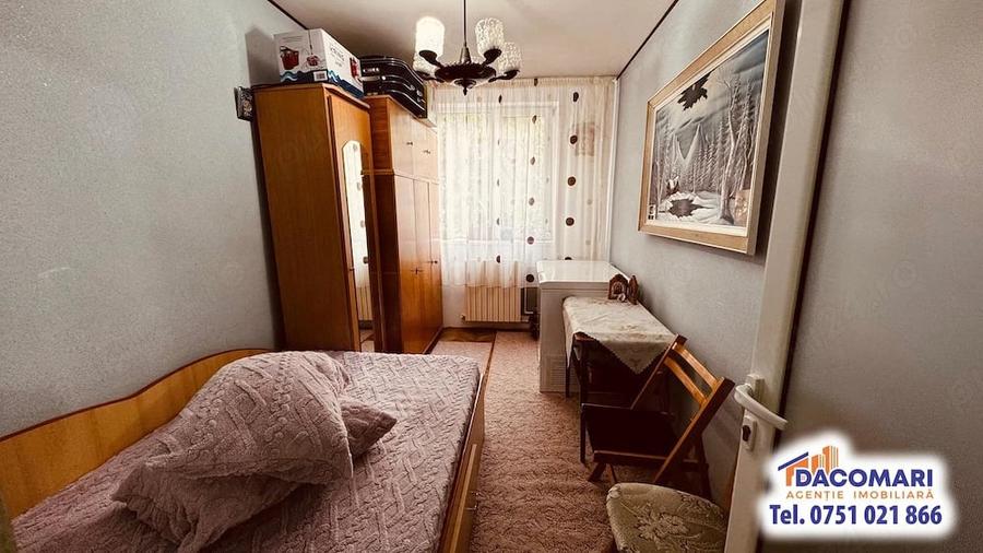 Apartament cu 3 camere semidecomandat în Micro 19