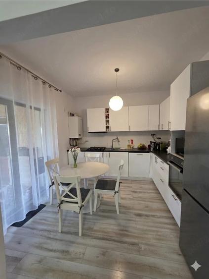 Casă cu 7 camere cu Teren 400 Mp în Vișan