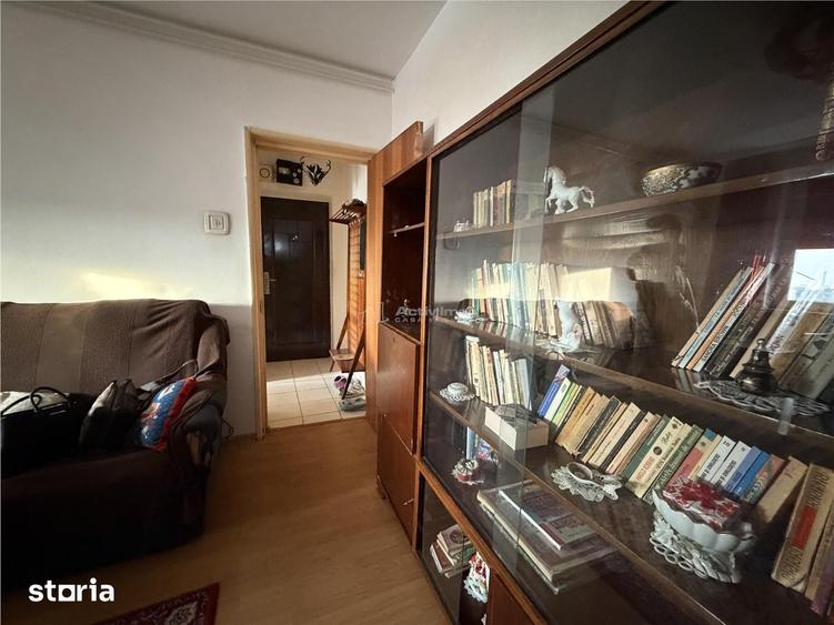 Apartament cu 4 camere în Drumul Taberei
