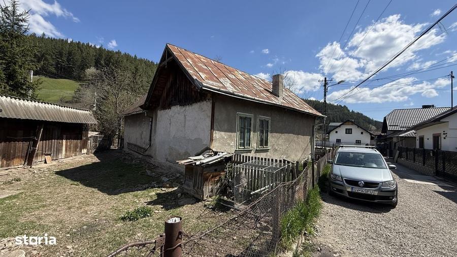 Casa cu anexe si teren 988 mp, deschidere la 3 strazi - 1