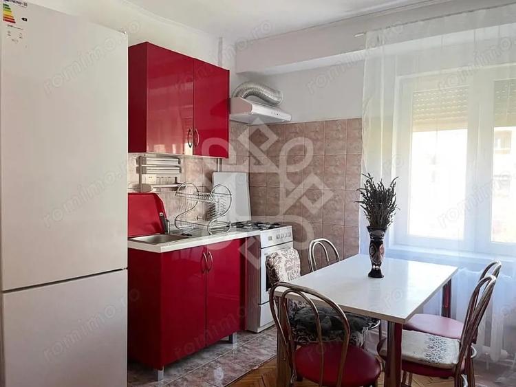 Apartament cu 3 camere decomandat, mobilat în Rogerius