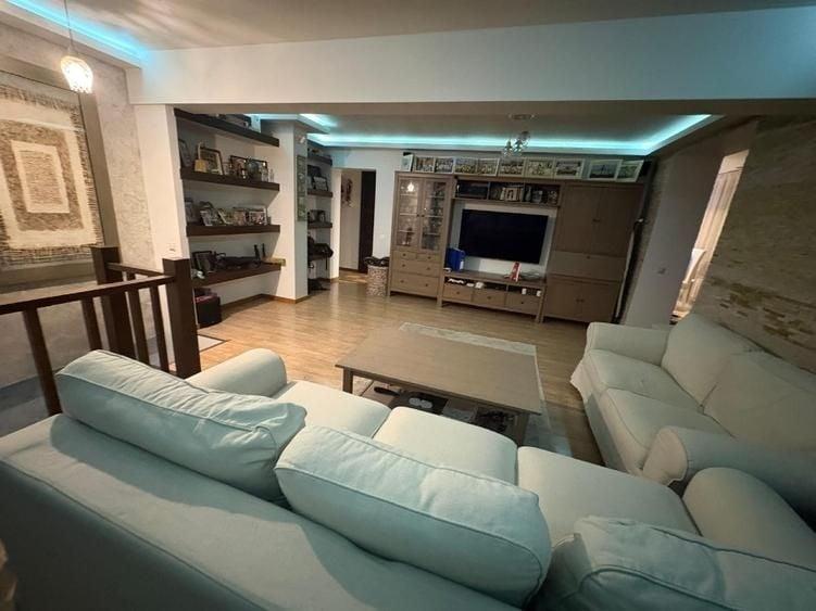 Apartament cu 3 camere decomandat în Casa de Cultură