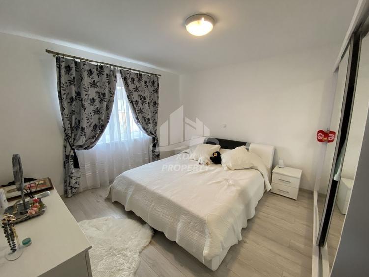 Casă individuală cu 6 camere cu Canalizare în Tineretului